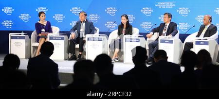 (190703) -- DALIAN, 3. Juli 2019 -- Gäste nehmen am China Energy Outlook Panel während der Jahrestagung der Neuen Champions 2019, auch bekannt als Summer Davos, in Dalian, nordöstliche chinesische Provinz Liaoning, 3. Juli 2019 Teil. ) CHINA-DALIAN-SUMMER DAVOS-PANEL (CN) YAOXJIANFENG PUBLICATIONXNOTXINXCHN Stockfoto