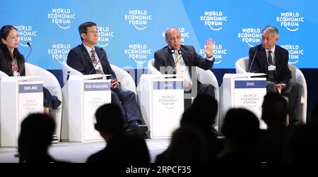 (190703) -- DALIAN, 3. Juli 2019 -- Gäste nehmen am China Energy Outlook Panel während der Jahrestagung der Neuen Champions 2019, auch bekannt als Summer Davos, in Dalian, nordöstliche chinesische Provinz Liaoning, 3. Juli 2019 Teil. ) CHINA-DALIAN-SUMMER DAVOS-PANEL (CN) YAOXJIANFENG PUBLICATIONXNOTXINXCHN Stockfoto