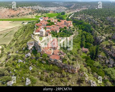 Calatanazor Provinz Soria, Panorama-Luftaufnahme der Stadt mittelalterlichen Ursprungs in Spanien Stockfoto