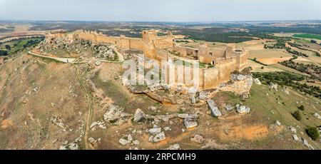 Panorama der Festung Schloss von San Esteban de Gormaz, Provinz Soria Spanien aus der Luft Stockfoto