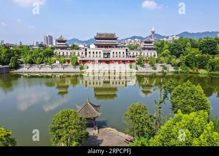 (190711) -- CHONGQING, 11. Juli 2019 -- Luftaufnahme vom 10. Juli 2019 zeigt die Landschaft des Xiuhu National Wetland Park im Bezirk Bishan im südwestlichen China Chongqing. ) CHINA-CHONGQING-BISHAN-WETLAND PARK-LANDSCHAFT (CN) LIUXCHAN PUBLICATIONXNOTXINXCHN Stockfoto