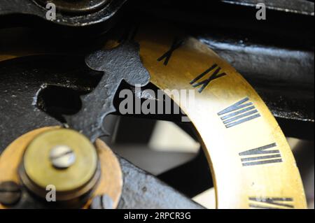 (190711) -- LONDON, 11. Juli 2019 -- Foto aufgenommen am 21. April 2016 zeigt Details des Mechanismus der Großen Uhr im Elizabeth Tower in London, Großbritannien. Die Big Ben Glocke wird 160 Jahre alt, seit sie am 11. Juli 1859 die Stunde erreichte. (Jessica Taylor/UK Parliament Handout via Xinhua) HOC OBLIGATORISCHER KREDIT: UK Parliament/Jessica Taylor BRITAIN-LONDON-BIG BEN-BELL-160th ANNIVERSARY HanxYan PUBLICATIONxNOTxINxCHN Stockfoto