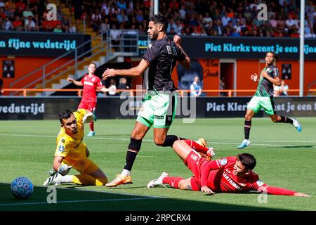 VOLENDAM, NIEDERLANDE - 3. SEPTEMBER: Benaissa Benamar (FC Volendam), Mio Backhaus (FC Volendam) und Manfred Ugalde (FC Twente) während der Eredivisie m Stockfoto