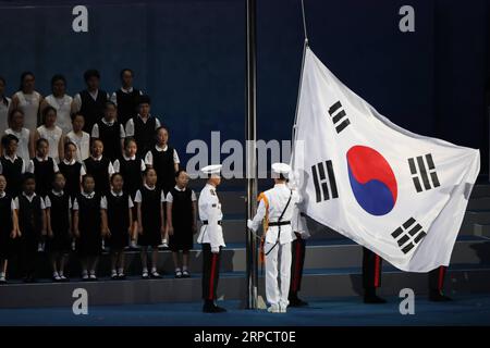 (190712) -- GWANGJU, 12. Juli 2019 -- Foto vom 12. Juli 2019 zeigt die Nationalflagge Südkoreas, die bei der Eröffnungszeremonie der Gwangju FINA-Weltmeisterschaft in Gwangju, Südkorea, aufsteigt. ) (SP)ERÖFFNUNGSZEREMONIE DER SÜDKOREA-GWANGJU-FINA-WELTMEISTERSCHAFTEN BAIXXUEFEI PUBLICATIONXNOTXINXCHN Stockfoto