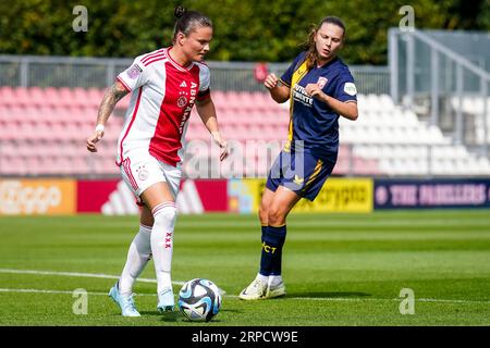 AMSTERDAM, NIEDERLANDE - 2. SEPTEMBER: Sherida Spitse von AFC Ajax dribbelt mit dem Ball während des niederländischen KNVB Supercup-Spiels der Frauen zwischen AFC Ajax und FC Twente im Sportpark de Toekomst am 2. September 2023 in Amsterdam, Niederlande (Foto: Rene Nijhuis/Orange Pictures) Stockfoto