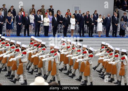 (190714) -- PARIS, 14. Juli 2019 -- Militärmitglieder marschieren während der jährlichen Militärparade am Bastille-Tag in Paris, Frankreich, 14. Juli 2019. Jack Chan) FRANKREICH-PARIS-BASTILLE TAGESPARADE JiexKe¤chen PUBLICATIONxNOTxINxCHN Stockfoto