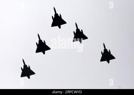 (190714) - PARIS, 14. Juli 2019 -- französische Luftwaffenflugzeuge treten während der jährlichen Militärparade am Bastille-Tag in Paris, Frankreich, am 14. Juli 2019 auf. Jack Chan) FRANKREICH-PARIS-BASTILLE TAGESPARADE JiexKe¤chen PUBLICATIONxNOTxINxCHN Stockfoto