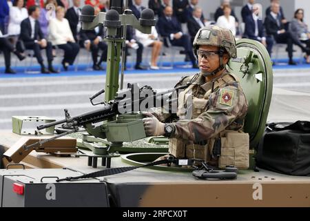 (190714) -- PARIS, 14. Juli 2019 -- französisches Militärpersonal nimmt an der jährlichen Militärparade am Bastille-Tag in Paris, Frankreich, am 14. Juli 2019 Teil. Jack Chan) FRANKREICH-PARIS-BASTILLE TAGESPARADE JiexKe¤chen PUBLICATIONxNOTxINxCHN Stockfoto