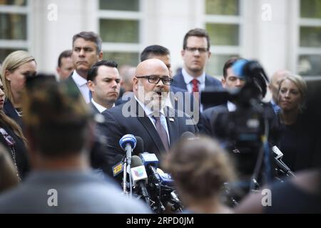 (190717) -- NEW YORK, 17. Juli 2019 -- Angel Melendez, Spezialagent für die Homeland Security Investigations (HSI) der U.S. Immigration and Customs Enforcement, gibt eine Erklärung vor einem Bundesgericht in New York City, Brooklyn Borough, USA, am 17. Juli 2019 ab. US-Richter haben die mexikanische Drogenkönigin Joaquin El Chapo Guzman zu lebenslanger Haft verurteilt, so eine Gerichtsverhandlung hier am Mittwoch. ) US-NEW YORK-MEXIKANISCHE DROGE LORD-GUZMAN-SATZ WANGXYING PUBLICATIONXNOTXINXCHN Stockfoto