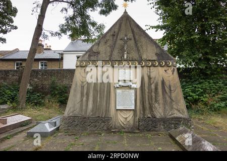 Mausoleum Zelt Grab von Sir Richard Burton, der Kirchhof der Kirche St Mary Magdalen, Mortlake, London, SW14, Richmond upon Thames, London, England Stockfoto