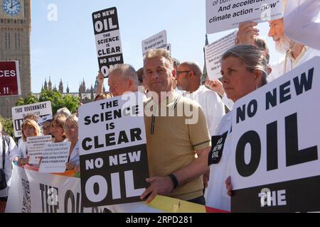 London, Großbritannien. September 2023. Chris Packham schließt sich Wissenschaftlern der Extinction Rebellion außerhalb des Parlaments an, um No New Oil zu fordern. Quelle: Anna Watson/Alamy Live News Stockfoto