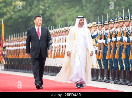 (190722) -- PEKING, 22. Juli 2019 -- der chinesische Präsident Xi Jinping hält eine Begrüßungszeremonie für Scheich Mohammed bin Zayed Al Nahyan, Kronprinz von Abu Dhabi der Vereinigten Arabischen Emirate, vor ihren Gesprächen in Peking, der Hauptstadt Chinas, am 22. Juli 2019 ab. ) CHINA-PEKING-XI JINPING-CROWN PRINCE OF ABU DHABI-TALKS (CN) ZHAIXJIANLAN PUBLICATIONXNOTXINXCHN Stockfoto