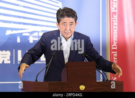 (190723) -- TOKIO, 23. Juli 2019 -- der japanische Premierminister Shinzo Abe nimmt am 22. Juli 2019 an einer Pressekonferenz in Tokio, Japan, Teil. Abe sagte am Montag, dass er flexibler für künftige Debatten im parlament über die Überarbeitung der japanischen Verfassung sein werde. Abe äußerte sich in einer Pressekonferenz einen Tag nachdem die Pro-Amendment-Kräfte einen Rückschlag erlitten hatten, als sie bei den Oberhauswahlen am Sonntag keine Zweidrittelmehrheit erreichten. ) JAPAN-TOKIO-ABE-NEWS KONFERENZ-VERFASSUNGSREVISION DUXXIAOYI PUBLICATIONXNOTXINXCHN Stockfoto