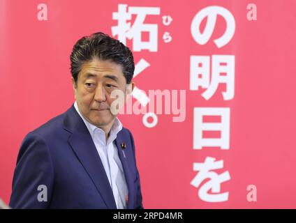 (190723) -- TOKIO, 23. Juli 2019 -- der japanische Premierminister Shinzo Abe nimmt am 22. Juli 2019 an einer Pressekonferenz in Tokio, Japan, Teil. Abe sagte am Montag, dass er flexibler für künftige Debatten im parlament über die Überarbeitung der japanischen Verfassung sein werde. Abe äußerte sich in einer Pressekonferenz einen Tag nachdem die Pro-Amendment-Kräfte einen Rückschlag erlitten hatten, als sie bei den Oberhauswahlen am Sonntag keine Zweidrittelmehrheit erreichten. ) JAPAN-TOKIO-ABE-NEWS KONFERENZ-VERFASSUNGSREVISION DUXXIAOYI PUBLICATIONXNOTXINXCHN Stockfoto