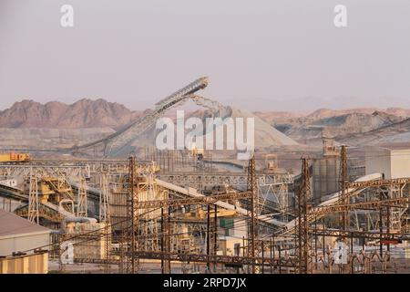 190725 -- SWAKOPMUND NAMIBIA, 25. Juli 2019 -- das Foto vom 25. Juli 2019 zeigt die Rossing-Mine in der Nähe der Stadt Swakopmund, Namibia. Der anglo-australische Bergbaugigant Rio Tinto übergab offiziell die namibische Uranmine Rossing an seinen neuen Mehrheitsaktionär China National Nuclear Corporation CNNC bei einer Veranstaltung am Donnerstag in der Rossing Mine in der Nähe der Küstenstadt Swakopmund. NAMIBIA-SWAKOPMUND-ROSSING URANMINE-CHINA-ÜBERGABE WUXCHANGWEI PUBLICATIONXNOTXINXCHN Stockfoto