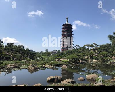 (190727) -- PEKING, 27. Juli 2019 -- Foto mit dem Handy gemacht zeigt Landschaft im Yanqi Lake International Convention Center in Peking, Hauptstadt von China, 23. Juli 2019. ) (BeijingCandid)CHINA-BEIJING-SUMMER (CN) ChenxZhonghao PUBLICATIONxNOTxINxCHN Stockfoto