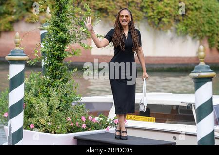 Venedig Lido, Italien. September 2023. Ava DuVernay kommt am Dock des Hotel Excelsior in Lido für das Filmfestival von Venedig 80 an. Quelle: SOPA Images Limited/Alamy Live News Stockfoto