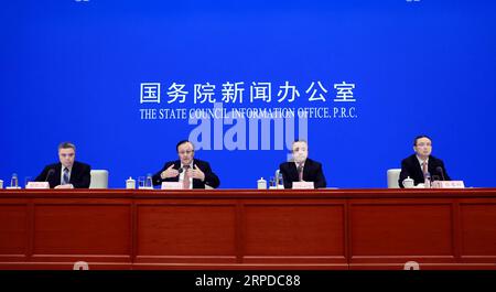 (190730) -- PEKING, 30. Juli 2019 -- Shohrat Zakir (2. L), Vorsitzender der Xinjiang-Regionalregierung, spricht auf einer Pressekonferenz in Peking, der Hauptstadt Chinas, am 30. Juli 2019. Die autonome Region Xinjiang Uygur im Nordwesten Chinas hat zwischen 2014 und 2018 mehr als 2,31 Millionen Menschen aus der Armut befreit, wie die regionalen Behörden am Dienstag mitteilten. CHINA-PEKING-XINJIANG-PRESSEKONFERENZ (CN) PANXXU PUBLICATIONXNOTXINXCHN Stockfoto