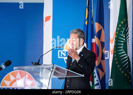 (190802) -- WALVIS BAY (NAMIBIA), 2. August 2019 -- Zhang Yiming, chinesischer Botschafter in Namibia, spricht bei der Einweihungszeremonie des neuen Containerterminals in Walvis Bay, Namibia, 2. August 2019. Namibias Bestreben, ein internationales Handelsknotenpunkt und Gateway zu werden, wurde am Freitag mit der offiziellen Einweihung des 400 Millionen US-Dollar schweren neuen Containerterminals des Landes in Walvis Bay durch den Präsidenten des Landes, Hage Geingob, weiter vorangetrieben. Das neue Containerterminal in der Hafenstadt Walvis Bay wurde auf 40 Hektar Land gebaut, das von der China Harbor Engineering Company aus dem Meer zurückgewonnen wurde Stockfoto