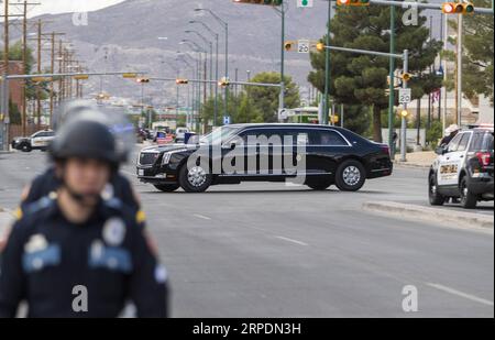 (190808) -- EL PASO, 8. August 2019 -- Trumps Autokolade wird auf der Straße gesehen, nachdem Trump ein Krankenhaus für die Behandlung von erschießenden Verletzten in El Paso, Texas, USA, besucht hat. 2019. US-Präsident Donald Trump und First Lady Melania Trump besuchten am Mittwochnachmittag das University Medical Center und das Emergency Operations Center in der Stadt El Paso im US-Bundesstaat Texas, wo sie von Demonstranten begrüßt wurden. Die Besuche kamen nur wenige Tage, nachdem zwei Massenerschießungen am Wochenende in den Vereinigten Staaten stattgefunden hatten, bei denen mindestens 31 Menschen und Dutzende von mir ums Leben kamen Stockfoto