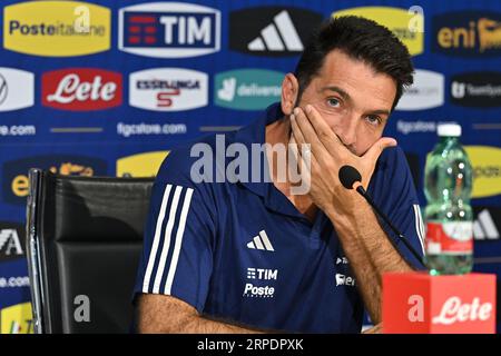 Delegationsleiter der Italienischen Delegation Gianluigi Buffon nimmt an einer Pressekonferenz im Rahmen der Pressekonferenz des neuen Delegationsleiters der Italienischen Delegation Gianluigi Buffon, Sonstiges, am 4. September 2023 in Florenz Teil Stockfoto