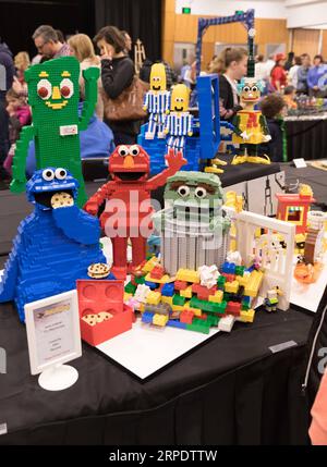 (190812) -- CANBERRA, 12. August 2019 -- LEGO Works of TV Memories wird auf der Brick Expo in Canberra, Hauptstadt von Australien, am 11. August 2019 gezeigt. Im Hellenic Club von Canberra zog die zweitägige ausstellung mit LEGO-Werken viele Besucher an. (Foto: /Xinhua) AUSTRALIA-CANBERRA-LEGO-BRICK EXPO LiuxChangchang PUBLICATIONxNOTxINxCHN Stockfoto