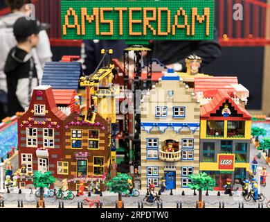 (190812) -- CANBERRA, 12. August 2019 -- LEGO Werke, die die Stadt Amsterdam zeigen, werden auf der Brick Expo in Canberra, Hauptstadt von Australien, am 11. August 2019 ausgestellt. Im Hellenic Club von Canberra zog die zweitägige ausstellung mit LEGO-Werken viele Besucher an. (Foto: /Xinhua) AUSTRALIA-CANBERRA-LEGO-BRICK EXPO LiuxChangchang PUBLICATIONxNOTxINxCHN Stockfoto