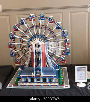 (190812) -- CANBERRA, 12. August 2019 -- LEGO Works of Custom and Ferris Wheel wird auf der Brick Expo in Canberra, Hauptstadt von Australien, am 11. August 2019 ausgestellt. Im Hellenic Club von Canberra zog die zweitägige ausstellung mit LEGO-Werken viele Besucher an. (Foto: /Xinhua) AUSTRALIA-CANBERRA-LEGO-BRICK EXPO LiuxChangchang PUBLICATIONxNOTxINxCHN Stockfoto