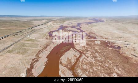 (190814) -- QINGHAI, 14. Aug. 2019 -- Luftaufnahme vom 9. Aug. 2019 zeigt den Blick auf den Qumar-Fluss am Quellgebiet des Yangtze-Flusses, Chinas längster Fluss, in der tibetischen Autonomen Präfektur Yushu, Provinz Qinghai im Nordwesten Chinas. ) CHINA-QINGHAI-YANGTZE RIVER-HEADSTREAM (CN) WUXGANG PUBLICATIONXNOTXINXCHN Stockfoto