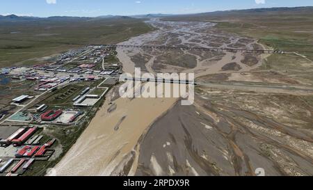 (190814) -- QINGHAI, 14. August 2019 -- Luftaufnahme vom 9. August 2019 zeigt den Blick auf den Tuotuo River am Quellgebiet des Yangtze River, Chinas längster Fluss, in der Tanggulashan Township von Golmud City, nordwestchinesische Provinz Qinghai. ) CHINA-QINGHAI-YANGTZE RIVER-HEADSTREAM (CN) WUXGANG PUBLICATIONXNOTXINXCHN Stockfoto