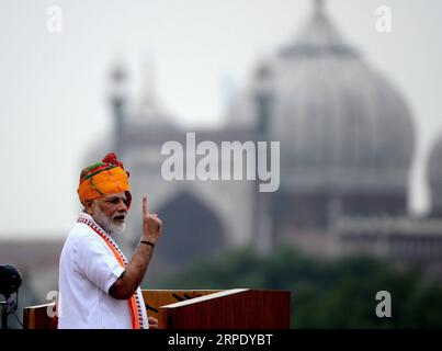 Nachrichten Themen der Woche KW33 190815 -- NEU DELHI, 15. August 2019 Xinhua -- der indische Premierminister Narendra Modi spricht die Nation am 73. Unabhängigkeitstag von den Festungsmauern des historischen Roten Forts in Neu Delhi, Indien, 15. August 2019 an. Foto von Partha Sarkar/Xinhua INDIA-NEW DELHI-PM-UNABHÄNGIGKEITSTAG PUBLICATIONxNOTxINxCHN Stockfoto