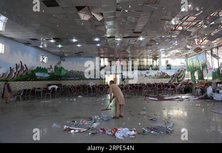 News Themen der Woche KW33 News Bilder des Tages 190818 -- KABUL, 18. August 2019 -- Foto aufgenommen am 18. August 2019 zeigt eine Sprengstelle im Shahr-e-Dubai Hochzeitssaal in Kabul, der Hauptstadt Afghanistans. Mindestens 63 Menschen wurden getötet und mehr als 180 andere wurden bei der Selbstmordexplosion am Samstagabend in einem Hochzeitssaal im Westen von Kabul verwundet, wie die Polizei der afghanischen Hauptstadt am Sonntag bestätigte. Rahmatullah Alizadah AFGHANISTAN-KABUL-WEDDING HALL-EXPLOSION XinhuaxKabul PUBLICATIONxNOTxINxCHN Stockfoto