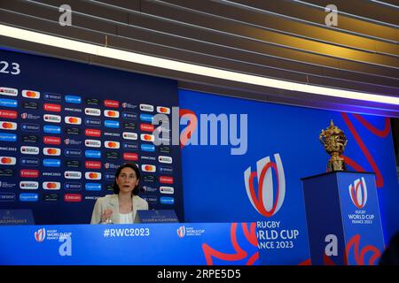 Paris, Frankreich. September 2023. PARIS, FRANKREICH - 4. SEPTEMBER: AMELIE OUDEA-CASTERA, französische Sportministerin und Olympische und Paralympische Spiele, präsentiert das französische Regierungsprotokoll während der Eröffnungskonferenz des Turniers im Internationalen Rundfunkzentrum Roland Garros am 4. September 2023 in Paris. Quelle: ZUMA Press, Inc./Alamy Live News Stockfoto