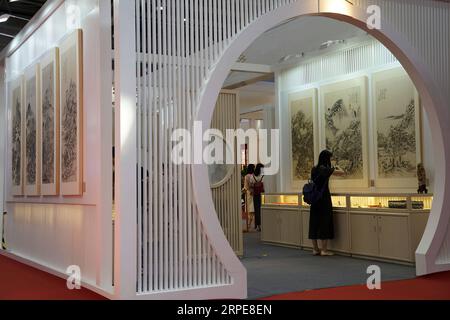 (190821) -- PEKING, 21. August 2019 -- Foto aufgenommen am 21. August 2019 zeigt den Stand des Verlagshauses der Verbotenen Stadt während der 26. Internationalen Buchmesse in Peking, der Hauptstadt Chinas. Die Buchmesse und die 9. China Digital Publishing Expo begannen am Mittwoch am neuen Veranstaltungsort des China International Exhibition Center. ) CHINA-PEKING-BUCHMESSE (CN) JinxLiangkuai PUBLICATIONxNOTxINxCHN Stockfoto