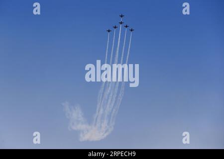 (190824) -- BUKAREST, 24. August 2019 (Xinhua) -- Flugzeuge treten während der Bukarest International Air Show in Bukarest, Rumänien, am 24. August 2019 auf. Die Bukarest International Air Show und die General Aviation Exhibition fanden am Samstag statt und brachten über 100 Flugzeuge in die Öffentlichkeit. (Foto von Cristian Cristel/Xinhua) RUMÄNIEN-BUKAREST-INTERNATIONALE FLUGSCHAU PUBLICATIONxNOTxINxCHN Stockfoto