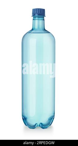 Blaue Wasserflasche aus Kunststoff isoliert auf weißem Hintergrund mit Beschneidungspfad. Ein Layout des Pakets Stockfoto
