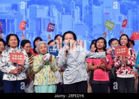 (190826) -- HONG KONG, 26. August 2019 -- Maria Tam Wai-chu, stellvertretende Direktorin des Ständigen Ausschusses für Grundrecht des Nationalen Volkskongresses aus Hongkong, spricht während des All Hong Kong Women Gathering in South China's Hong Kong, 25. August 2019. ) CHINA-HONG KONG-WOMEN GATHERING (CN) LIUXDAWEI PUBLICATIONXNOTXINXCHN Stockfoto