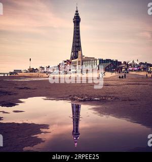 Blackpool Illuminations und der Turm während der jährlichen Illuminationen 2023-24 Stockfoto