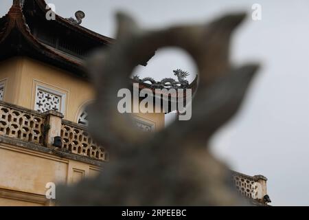 (190826) -- HANOI, 26. August 2019 -- Foto aufgenommen am 21. August 2019 zeigt einen Blick auf die Kaiserliche Zitadelle von Thang Long in der vietnamesischen Hauptstadt Hanoi. Die Kaiserliche Zitadelle von Thang Long wurde im 11. Jahrhundert erbaut. Im Herzen von Hanoi gelegen, wurde der zentrale Sektor der Kaiserlichen Zitadelle von Thang Long 2010 von der UNESCO in die Liste des Weltkulturerbes aufgenommen. ) VIETNAM-HANOI-THANG LANG-IMPERIALE ZITADELLE WANGXDI PUBLICATIONXNOTXINXCHN Stockfoto