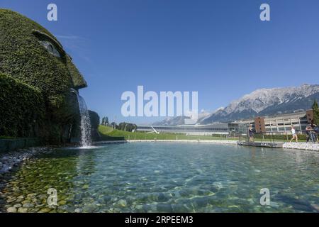 (190826) -- TIROL (ÖSTERREICH), 26. August 2019 -- Foto aufgenommen am 26. August 2019 zeigt den Riesen bei den Swarovski Kristallwelten in Wattens, Tirol, Österreich. Die Swarovski Kristallwelten wurden 1995 anlässlich des hundertjährigen Gründungsjubiläums des Unternehmens eröffnet. Es ist eine der beliebtesten Touristenattraktionen Österreichs und hat über 14 Millionen Besucher aus der ganzen Welt angezogen. ) ÖSTERREICH-TIROL-SWAROVSKI KRISTALLWELTEN GuoxChen PUBLICATIONxNOTxINxCHN Stockfoto