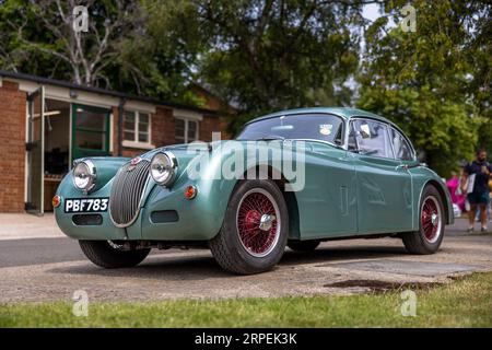 1959 Jaguar XK150 „PBF783“ auf dem Bicester Schwungrad, das am 17. Juni 2023 im Bicester Heritage Centre stattfand. Stockfoto