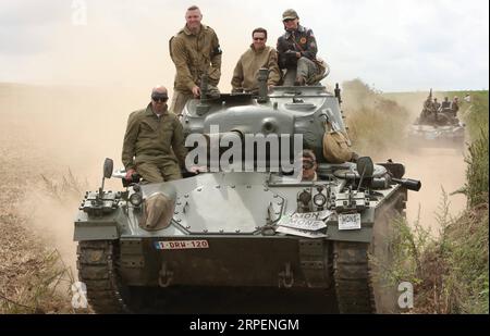 (190901) -- MONS (BELGIEN), 1. September 2019 -- Panzer werden während einer Parade anlässlich des 75. Jahrestages der Befreiung Brüssels in Mons, Belgien, am 1. September 2019 gesehen. Die alliierten Truppen befreiten Brüssel 1944 während des Zweiten Weltkriegs von der deutschen Besatzung. BELGIEN-MONS-WWII-BEFREIUNGSJUBILÄUM WangxXiaojun PUBLICATIONxNOTxINxCHN Stockfoto