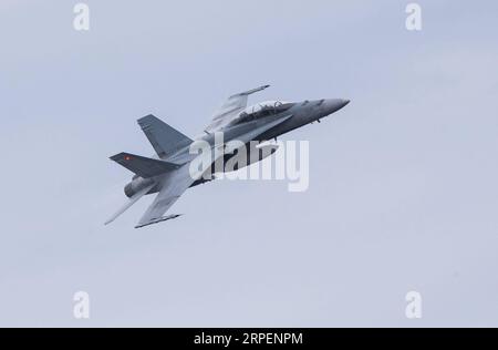 (190901) -- TORONTO, 1. September 2019 -- Ein CF-18 Hornet der Royal Canadian Air Force tritt während der Canadian International Air Show 2019 in Toronto, Kanada, am 1. September 2019 auf. Die jährliche Veranstaltung findet hier vom 31. August bis zum 2. September statt. (Foto: /Xinhua) KANADA-TORONTO-KANADISCHE INTERNATIONALE FLUGSCHAU ZouxZheng PUBLICATIONxNOTxINxCHN Stockfoto