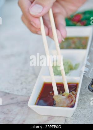 Hummer Sashimi mit Wasabi , THAILAND Street Seafood . Stockfoto