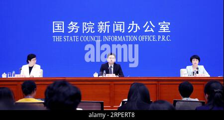 (190903) -- PEKING, 3. September 2019 -- Sprecher des Büros für Hongkong und Macao-Angelegenheiten des Staatsrats Yang Guang (C) und Xu Luying (R) nehmen am 3. September 2019 an einer Pressekonferenz in Peking, der Hauptstadt Chinas, Teil. DER Sprecher verurteilt die Kriminalität durch eine kleine Anzahl von Randalierern in Hongkong. ) CHINA-PEKING-HONGKONG-KONFERENZ (CN) PanxXu PUBLICATIONxNOTxINxCHN Stockfoto