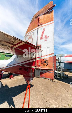 Details zum PZL Mielec TS-11 Iskra Trainer Jet im Freien im RAF Manston History Museum. Sonniger, blauer Himmel. Stockfoto