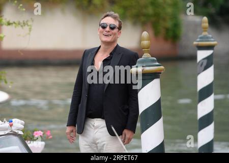 Venedig Lido, Italien. September 2023. Oliver Masucci kommt am Dock des Hotel Excelsior in Lido zum Filmfestival von Venedig 80 an. Quelle: SOPA Images Limited/Alamy Live News Stockfoto