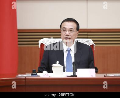 (190904) -- PEKING, 4. September 2019 -- der chinesische Ministerpräsident Li Keqiang führt den Vorsitz über eine Sitzung des Staatsrats in Peking, der Hauptstadt Chinas, am 4. September 2019. Der chinesische Staatsrat ernannte Ho IAT Seng am Mittwoch zum fünften Vorsitzenden der Sonderverwaltungsregion Macau. Seine Amtszeit beginnt am 20. Dezember 2019. ) TAGUNG DES CHINA-PEKING-STAATSRATS (CN) PANGXXINGLEI PUBLICATIONXNOTXINXCHN Stockfoto