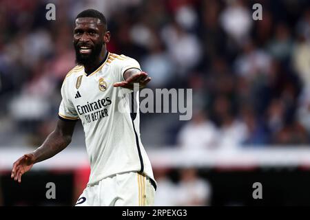 Antonio Rudiger von Real Madrid CF Gesten während des La-Liga-Spiels zwischen Real Madrid CF und Getafe FC im Santiago Bernabeu Stadion am 3. September 2023 in Madrid Spanien. Stockfoto