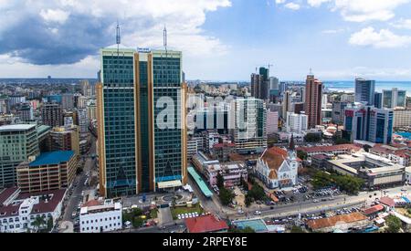 190906 -- dar es SALAAM, 6. September 2019 Xinhua -- Foto aufgenommen am 3. September 2019 zeigt das Mwalimu Nyerere Foundation Building, gebaut von der China Railway Construction Engineering Group in dar es Salaam, Tansania. Der tansanische Präsident John Magufuli und der ugandische Präsident Yoweri Museveni weihten am Freitag das Mwalimu Nyerere Foundation MNF Building ein, das von der China Railway Construction Engineering Group CRCEG gebaut wurde. XINHUA TANZANIA-DAR ES SALAAM-UGANDA-LEADERS-CHINA-BUILDING-INAUGURATION PUBLICATIONXNOTXINXCHN Stockfoto